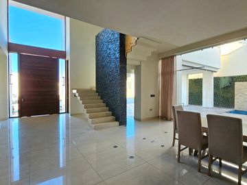 CASA VENTA Privada Alcazar del Country Sección Castilla, Los Mochis 4 Recs, Alberca, Terraza
