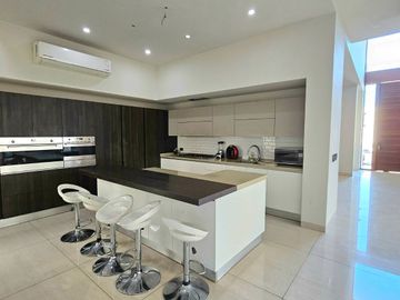 CASA VENTA Privada Alcazar del Country Sección Castilla, Los Mochis 4 Recs, Alberca, Terraza