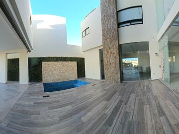 CASA VENTA Privada Alcazar del Country Sección Castilla, Los Mochis 4 Recs, Alberca, Terraza