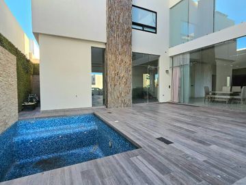 CASA VENTA Privada Alcazar del Country Sección Castilla, Los Mochis 4 Recs, Alberca, Terraza