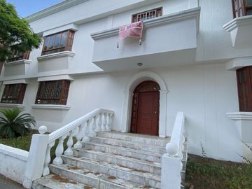 Se vende espectacular casa en Prados del Norte 🤩
