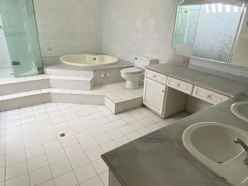 Se vende espectacular casa en Prados del Norte 🤩