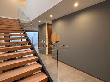 CASA EN VENTA EN PRADERAS ALTOZANO