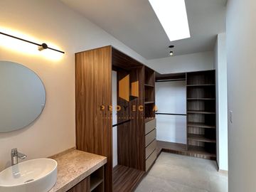 CASA EN VENTA EN PRADERAS ALTOZANO