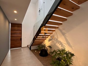 CASA EN VENTA EN PRADERAS ALTOZANO