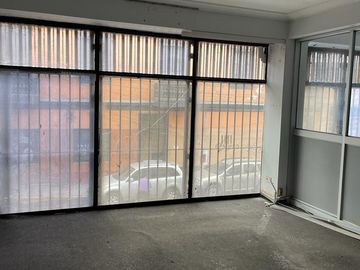 VENTA DE LOCAL Y/O AGENCIA BANCARIA DE 1 PISO CON MEZANINE UBICADO EN EL CALLAO, CON ACCESO DIRECTO