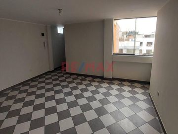 BAJO DE PRECIO INSUPERABLE, VENTA DE DEPARTAMENTO, URB SANTA PATRICIA, LA MOLINA.