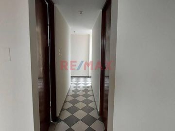 BAJO DE PRECIO INSUPERABLE, VENTA DE DEPARTAMENTO, URB SANTA PATRICIA, LA MOLINA.