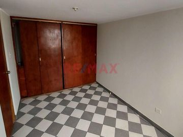 BAJO DE PRECIO INSUPERABLE, VENTA DE DEPARTAMENTO, URB SANTA PATRICIA, LA MOLINA.