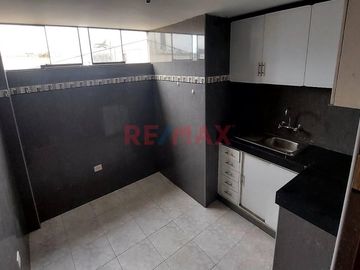 BAJO DE PRECIO INSUPERABLE, VENTA DE DEPARTAMENTO, URB SANTA PATRICIA, LA MOLINA.