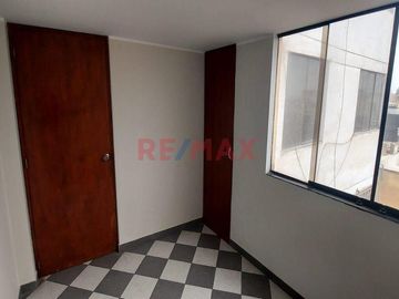 BAJO DE PRECIO INSUPERABLE, VENTA DE DEPARTAMENTO, URB SANTA PATRICIA, LA MOLINA.