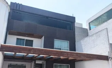 Remato Casa Moderna en Venta, Arboledas de San Javier, en Pachuca, Hidalgo.