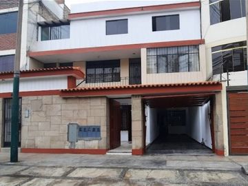 A 1131 dolares el mt2.  VENDO DPTO  *SURCO*   220 MTS2 - PRIMER PISO - VENDO POR EMERGENCIA. MEJOR IMPOSIBLE