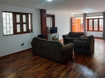 A 1131 dolares el mt2.  VENDO DPTO  *SURCO*   220 MTS2 - PRIMER PISO - VENDO POR EMERGENCIA. MEJOR IMPOSIBLE