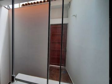 A 1131 dolares el mt2.  VENDO DPTO  *SURCO*   220 MTS2 - PRIMER PISO - VENDO POR EMERGENCIA. MEJOR IMPOSIBLE