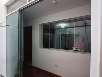 A 1131 dolares el mt2.  VENDO DPTO  *SURCO*   220 MTS2 - PRIMER PISO - VENDO POR EMERGENCIA. MEJOR IMPOSIBLE