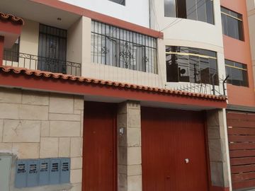 A 1131 dolares el mt2.  VENDO DPTO  *SURCO*   220 MTS2 - PRIMER PISO - VENDO POR EMERGENCIA. MEJOR IMPOSIBLE