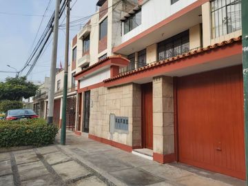 A 1131 dolares el mt2.  VENDO DPTO  *SURCO*   220 MTS2 - PRIMER PISO - VENDO POR EMERGENCIA. MEJOR IMPOSIBLE