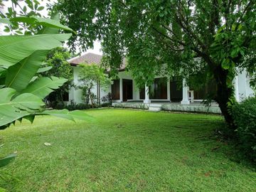For Rent Big House, with Garden & Pool, No Flood, location Kemang Jakarta Selatan