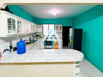 En venta: amplia casa de 2 pisos en El Bosque, Machala