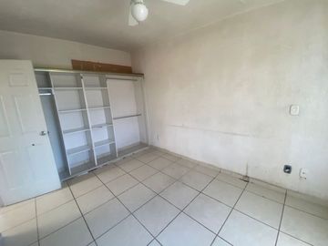 CASA EN HACIENDA LA GLORIA PARA REMODELAR DE 3 RECAMARAS-OPORTUNIDAD!