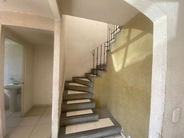 CASA EN HACIENDA LA GLORIA PARA REMODELAR DE 3 RECAMARAS-OPORTUNIDAD!
