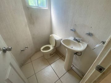 CASA EN HACIENDA LA GLORIA PARA REMODELAR DE 3 RECAMARAS-OPORTUNIDAD!