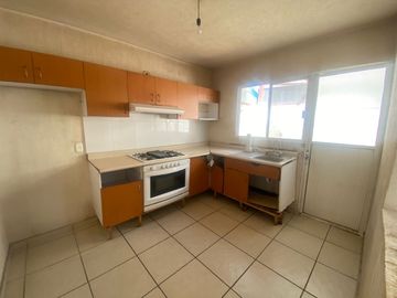 CASA EN HACIENDA LA GLORIA PARA REMODELAR DE 3 RECAMARAS-OPORTUNIDAD!