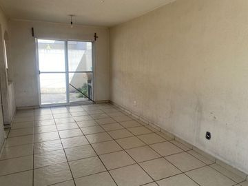 CASA EN HACIENDA LA GLORIA PARA REMODELAR DE 3 RECAMARAS-OPORTUNIDAD!
