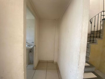 CASA EN HACIENDA LA GLORIA PARA REMODELAR DE 3 RECAMARAS-OPORTUNIDAD!