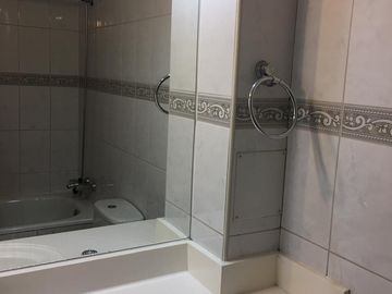 Venta amplio departamento - Metro Santa Lucía 2D/2B