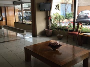 Venta amplio departamento - Metro Santa Lucía 2D/2B