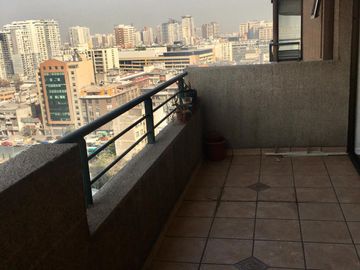 Venta amplio departamento - Metro Santa Lucía 2D/2B