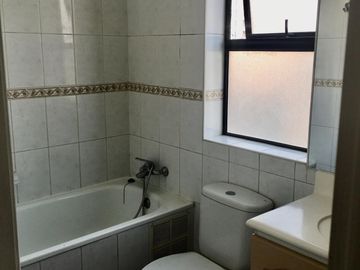 Venta amplio departamento - Metro Santa Lucía 2D/2B