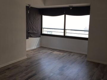 Venta amplio departamento - Metro Santa Lucía 2D/2B