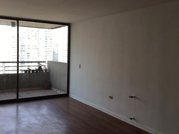 Venta amplio departamento - Metro Santa Lucía 2D/2B