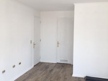 Venta amplio departamento - Metro Santa Lucía 2D/2B