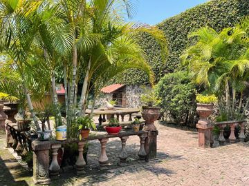 EN VENTA PROPIEDAD PARA REMODELAR O SUBDIVIDIR ZONA NORTE EN CUERNAVACA, MORELOS.