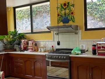 EN VENTA PROPIEDAD PARA REMODELAR O SUBDIVIDIR ZONA NORTE EN CUERNAVACA, MORELOS.