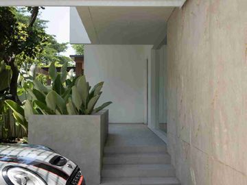 Rumah Mewah di Graha Natura Surabaya Barat