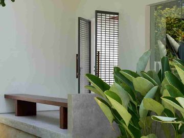 Rumah Mewah di Graha Natura Surabaya Barat