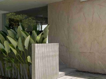 Rumah Mewah di Graha Natura Surabaya Barat