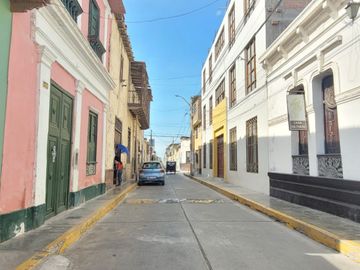 VENTA DE CASA EN LAMBAYEQUE CERCA DE LA PLAZA DE ARMAS