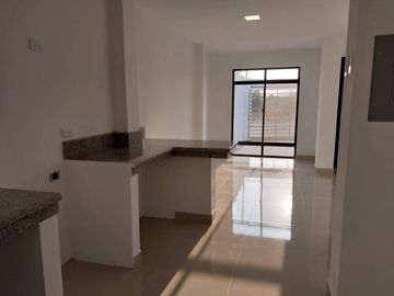 HERMOSA CASA EN LA PLAYA, A ESTRENAR. CRUCITA