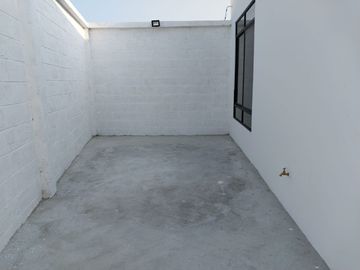 HERMOSA CASA EN LA PLAYA, A ESTRENAR. CRUCITA
