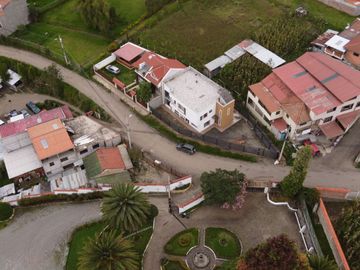 SE VEDE CASA RENTERA FRENTE A SALON DE EVENTOS RANCHO GRANDE, RICAURTE, CUENCA, ECUADOR