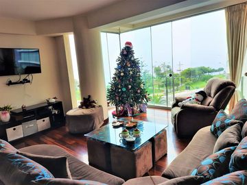 Amplio dúplex con hermosa vista al mar en Miraflores