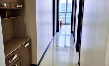A Slice of Paradise! 3 Bedroom Uptown Parksuites for Sale, Tower 1. Fully Furnished, Corner Unit with Maid’s Room. Revel in the Amenity View from the
