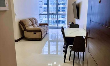 A Slice of Paradise! 3 Bedroom Uptown Parksuites for Sale, Tower 1. Fully Furnished, Corner Unit with Maid’s Room. Revel in the Amenity View from the