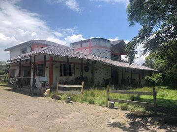 VENTA CASA CON TERRENO SECTOR ALANGASI / USHIMANA